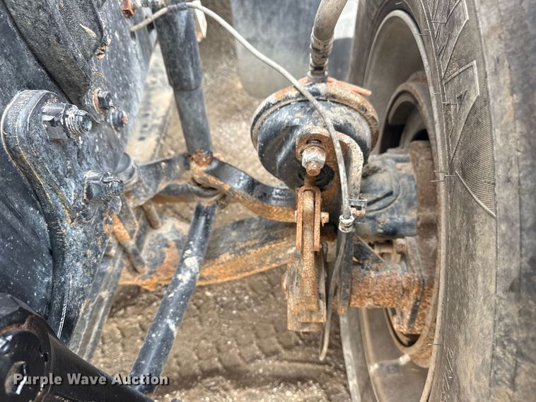 image for item EG6036 2012 Mack CHU613 semi truck