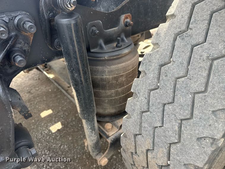 image for item EG6036 2012 Mack CHU613 semi truck