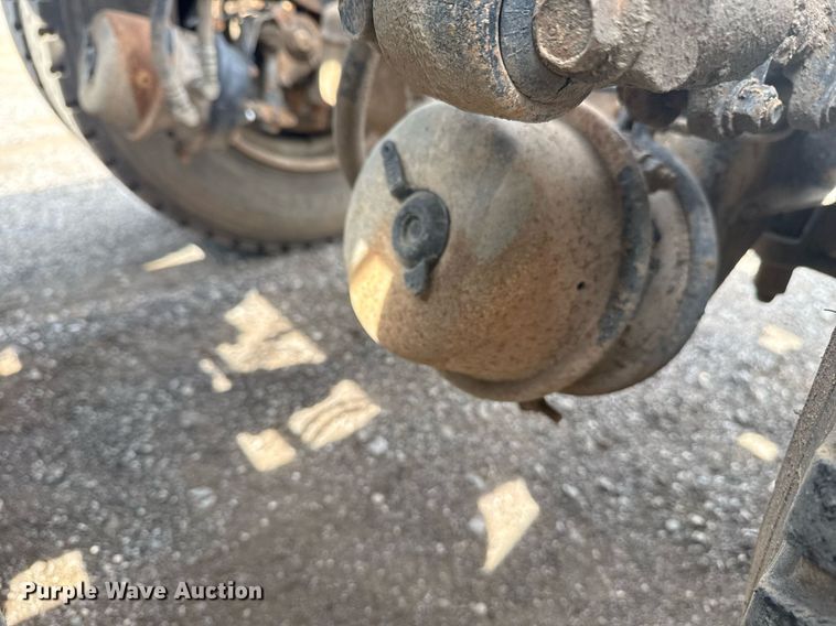 image for item EG6036 2012 Mack CHU613 semi truck