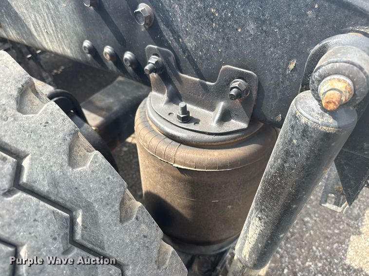 image for item EG6036 2012 Mack CHU613 semi truck