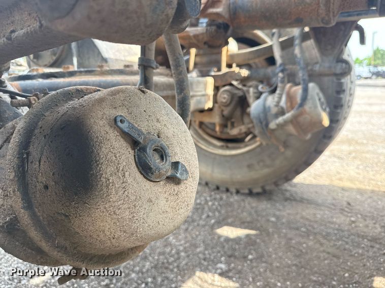 image for item EG6036 2012 Mack CHU613 semi truck