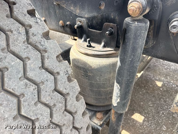 image for item EG6036 2012 Mack CHU613 semi truck