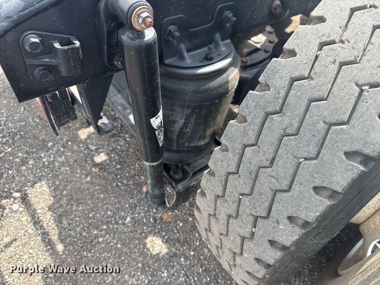 image for item EG6036 2012 Mack CHU613 semi truck