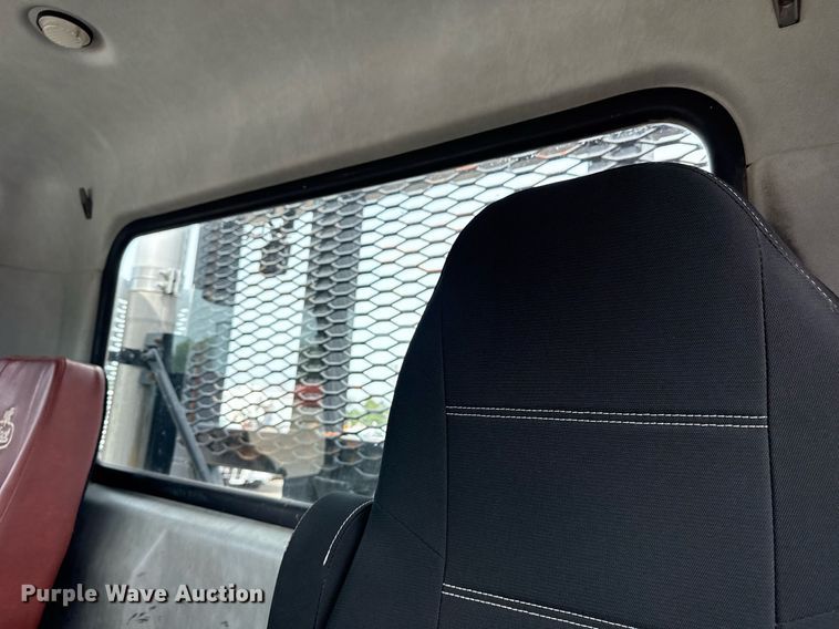 image for item EG6036 2012 Mack CHU613 semi truck