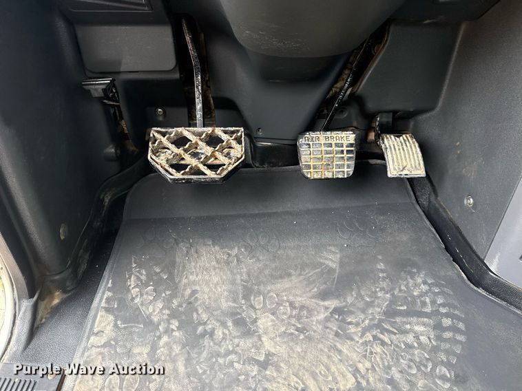 image for item EG6036 2012 Mack CHU613 semi truck