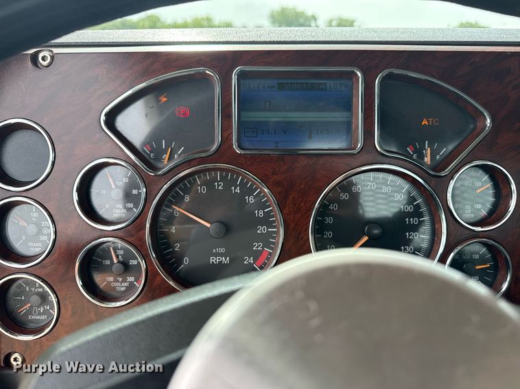 image for item EG6036 2012 Mack CHU613 semi truck