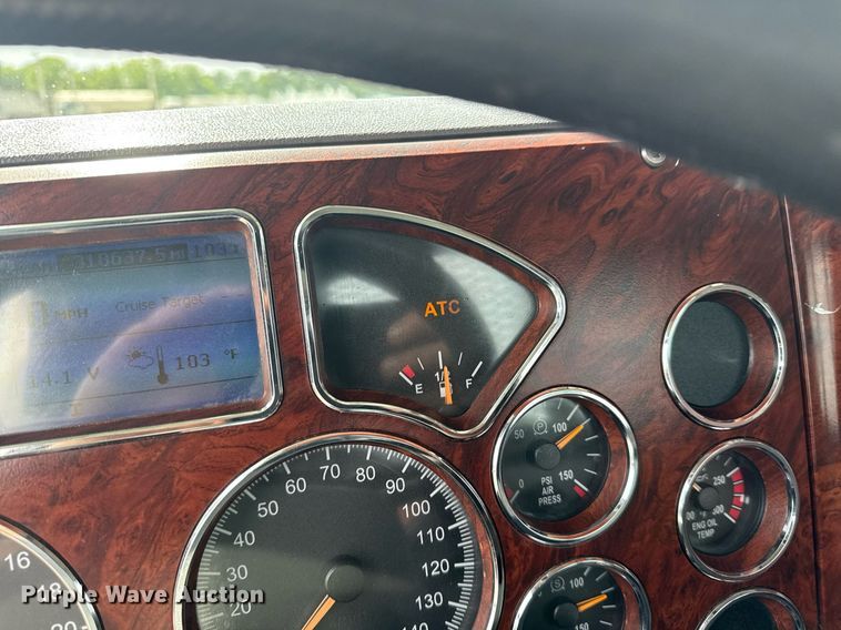 image for item EG6036 2012 Mack CHU613 semi truck