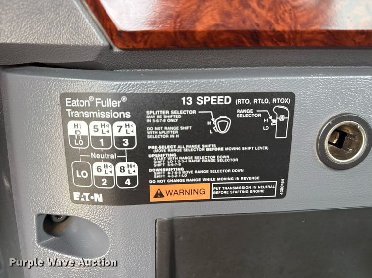 image for item EG6036 2012 Mack CHU613 semi truck