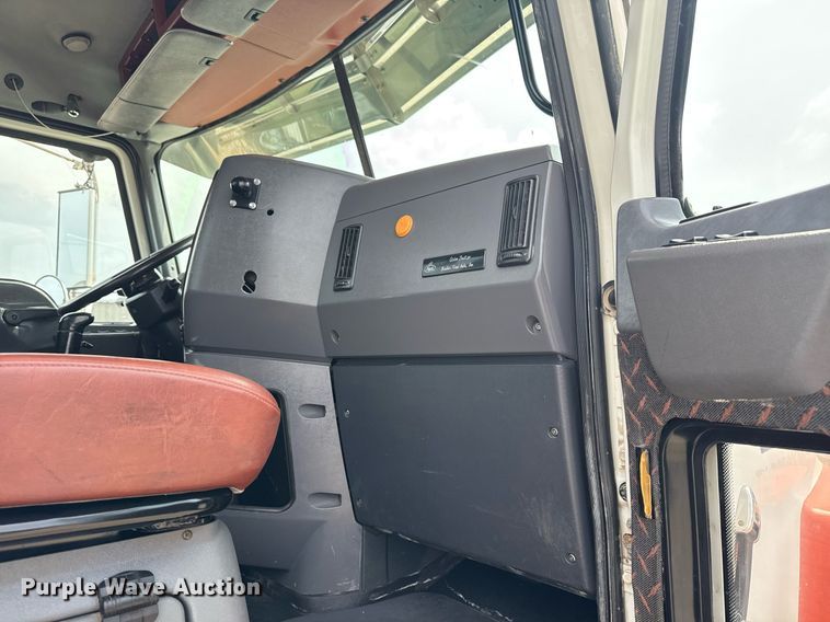 image for item EG6036 2012 Mack CHU613 semi truck