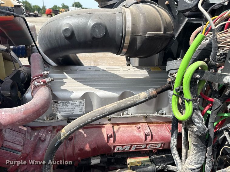 image for item EG6036 2012 Mack CHU613 semi truck