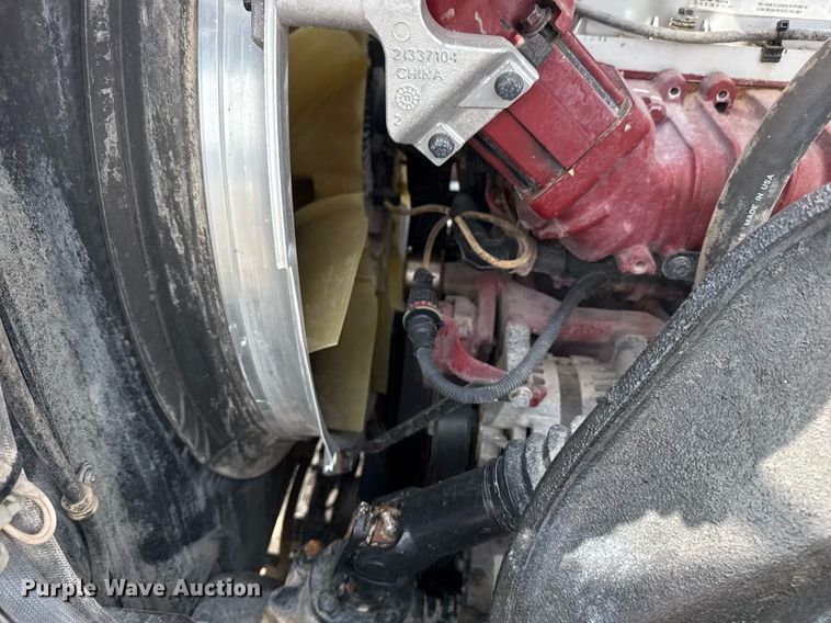 image for item EG6036 2012 Mack CHU613 semi truck