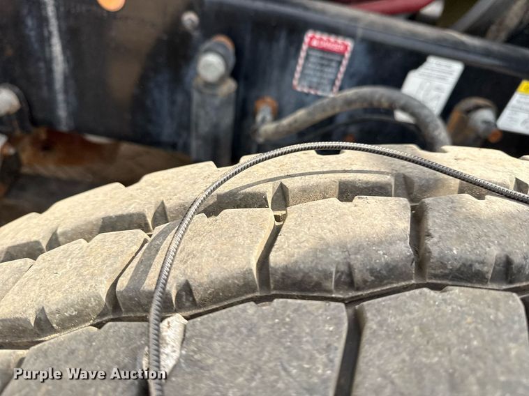 image for item EG6036 2012 Mack CHU613 semi truck