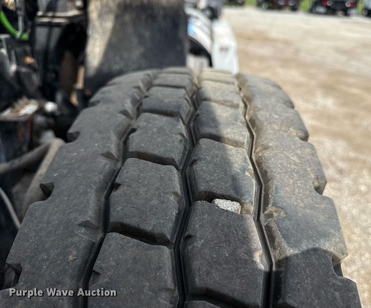 image for item EG6036 2012 Mack CHU613 semi truck