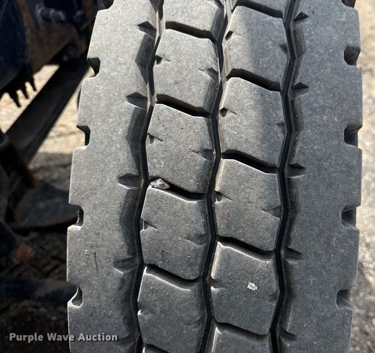 image for item EG6036 2012 Mack CHU613 semi truck