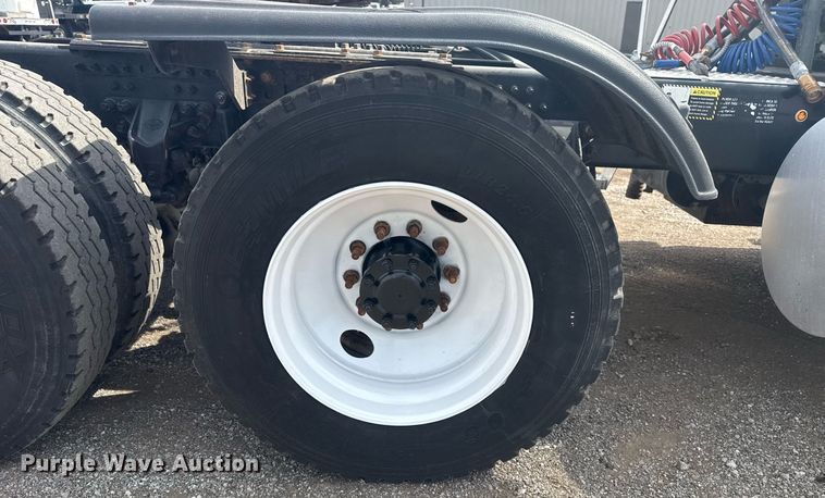 image for item EG6036 2012 Mack CHU613 semi truck