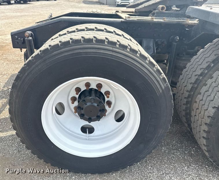 image for item EG6036 2012 Mack CHU613 semi truck