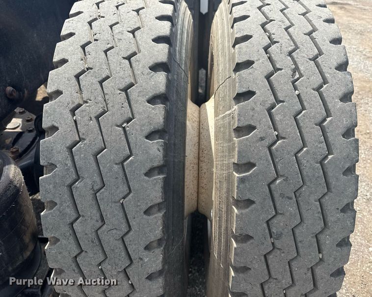 image for item EG6036 2012 Mack CHU613 semi truck