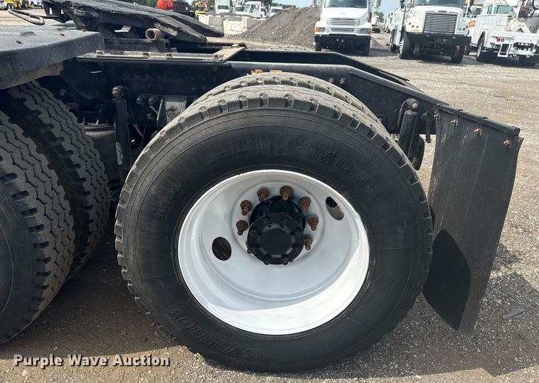 image for item EG6036 2012 Mack CHU613 semi truck