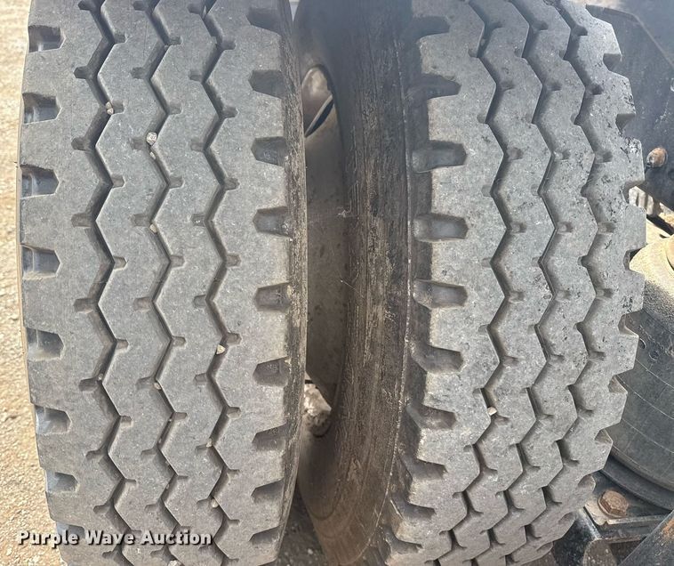 image for item EG6036 2012 Mack CHU613 semi truck