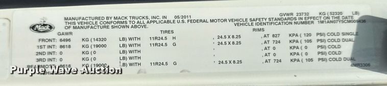 image for item EG6036 2012 Mack CHU613 semi truck