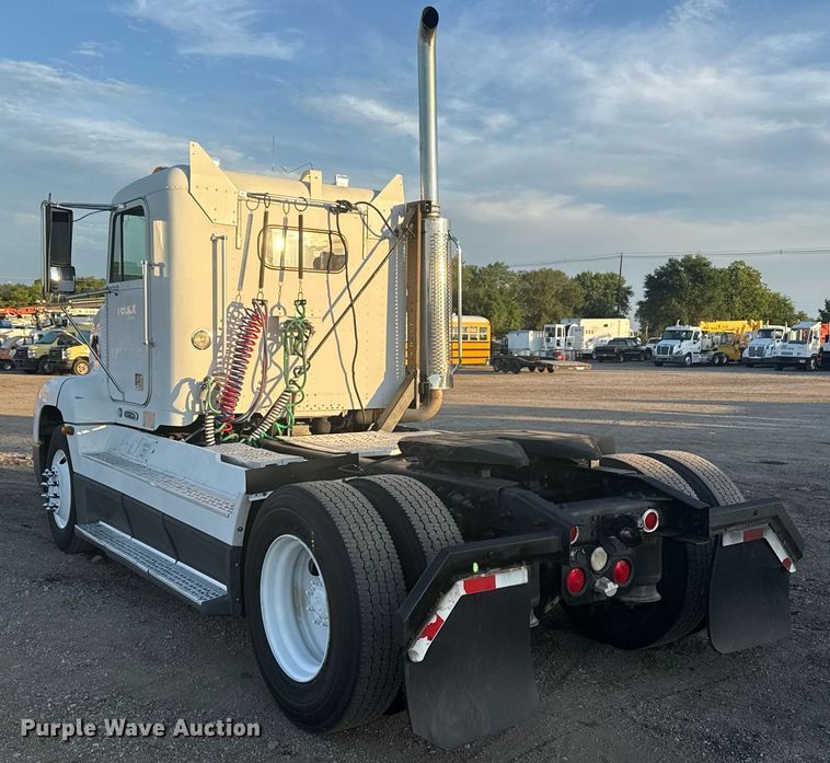 image for item EG6064 2000 Freightliner FLD semi truck