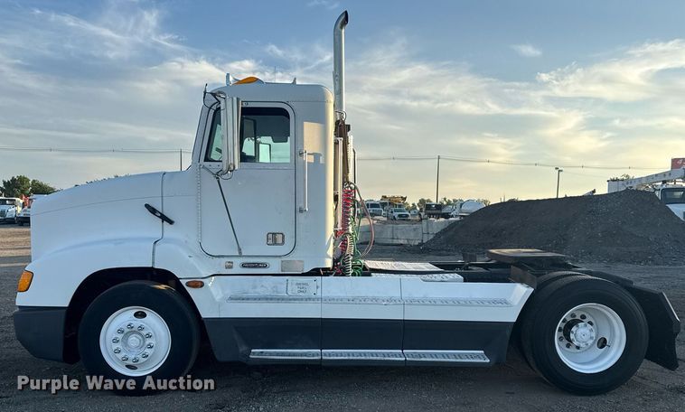 image for item EG6064 2000 Freightliner FLD semi truck