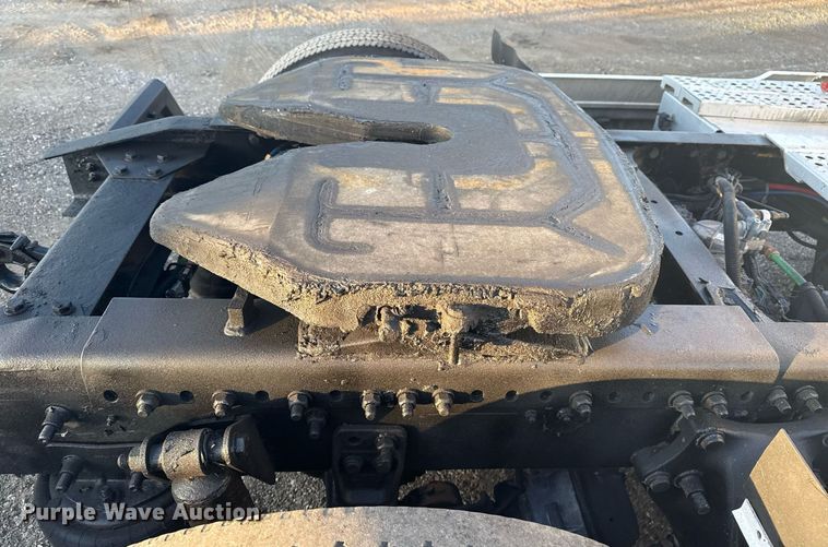 image for item EG6064 2000 Freightliner FLD semi truck