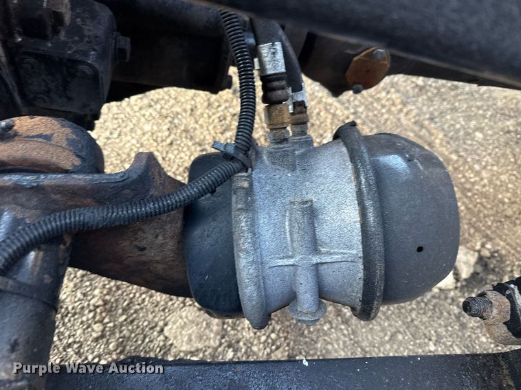 image for item EG6064 2000 Freightliner FLD semi truck