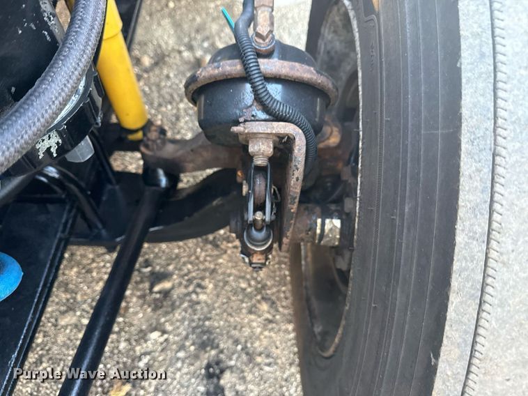 image for item EG6064 2000 Freightliner FLD semi truck