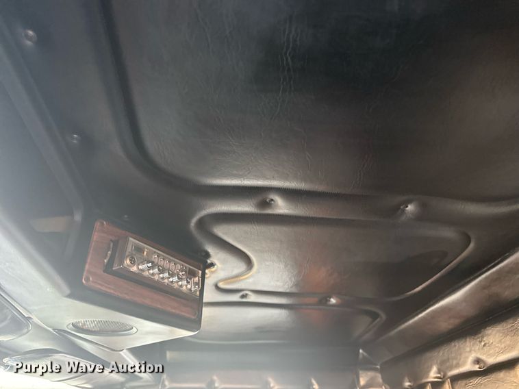 image for item EG6064 2000 Freightliner FLD semi truck