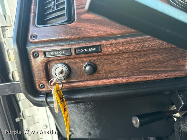 image for item EG6064 2000 Freightliner FLD semi truck