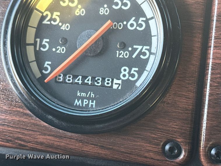 image for item EG6064 2000 Freightliner FLD semi truck