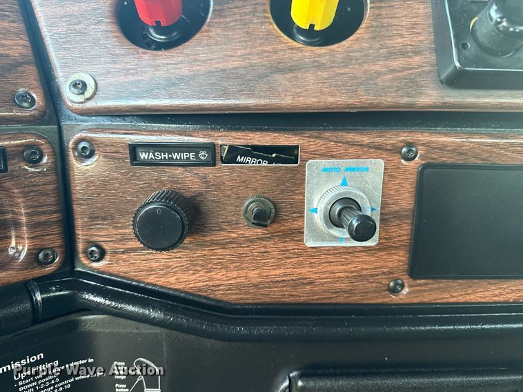 image for item EG6064 2000 Freightliner FLD semi truck