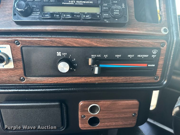 image for item EG6064 2000 Freightliner FLD semi truck