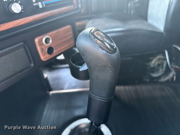 image for item EG6064 2000 Freightliner FLD semi truck