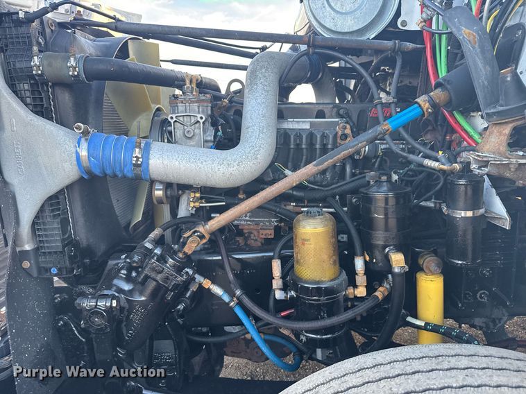 image for item EG6064 2000 Freightliner FLD semi truck