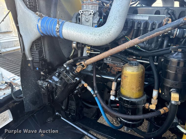 image for item EG6064 2000 Freightliner FLD semi truck