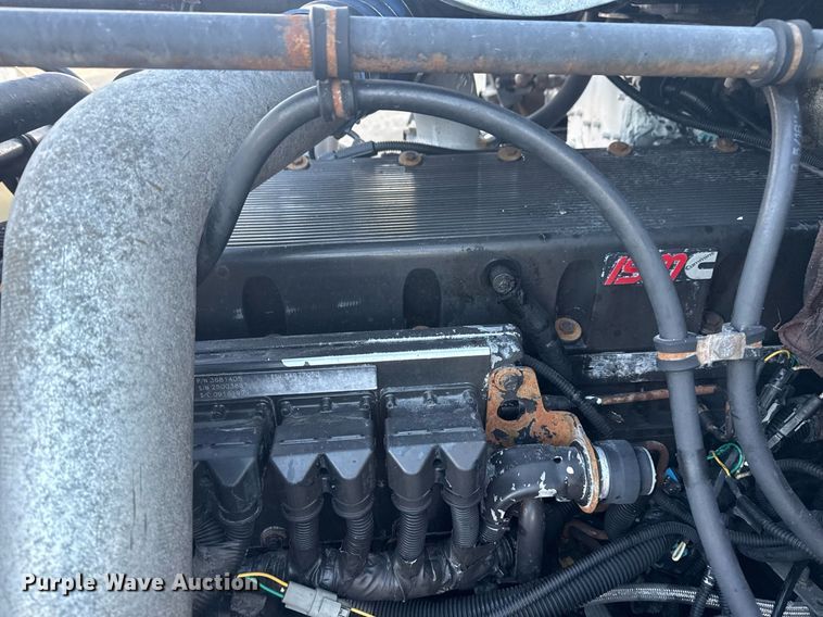 image for item EG6064 2000 Freightliner FLD semi truck