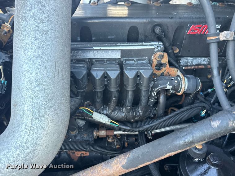 image for item EG6064 2000 Freightliner FLD semi truck