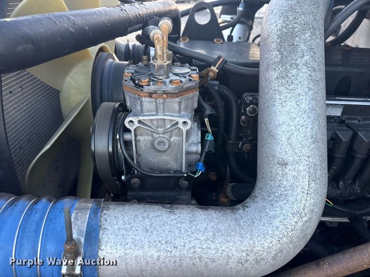 image for item EG6064 2000 Freightliner FLD semi truck