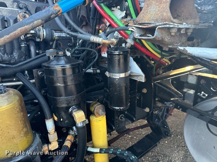 image for item EG6064 2000 Freightliner FLD semi truck