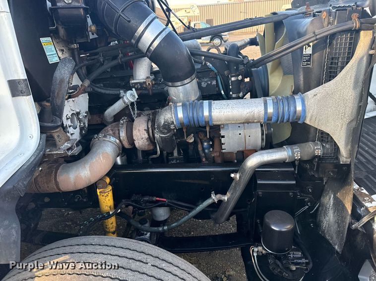 image for item EG6064 2000 Freightliner FLD semi truck