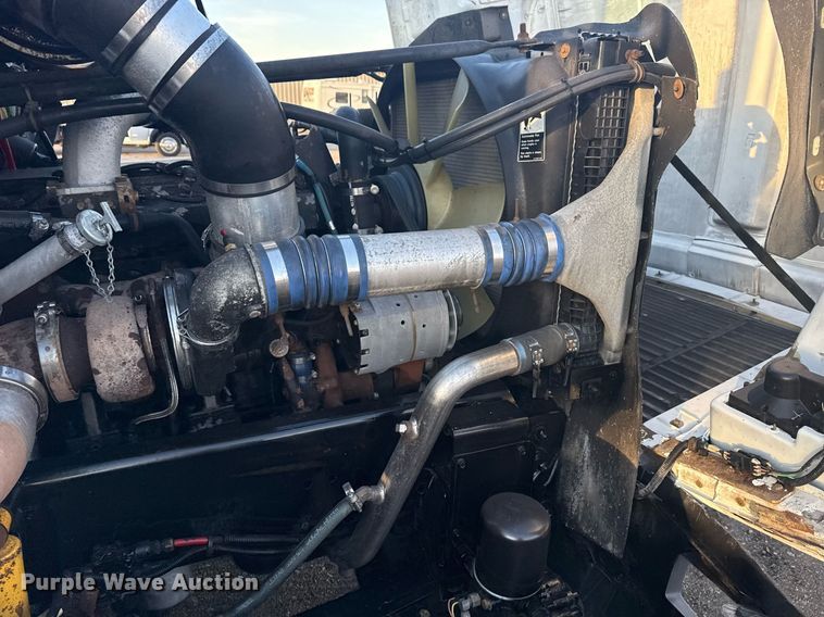 image for item EG6064 2000 Freightliner FLD semi truck