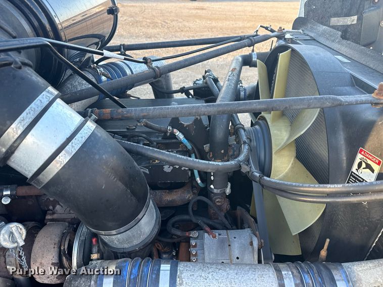 image for item EG6064 2000 Freightliner FLD semi truck