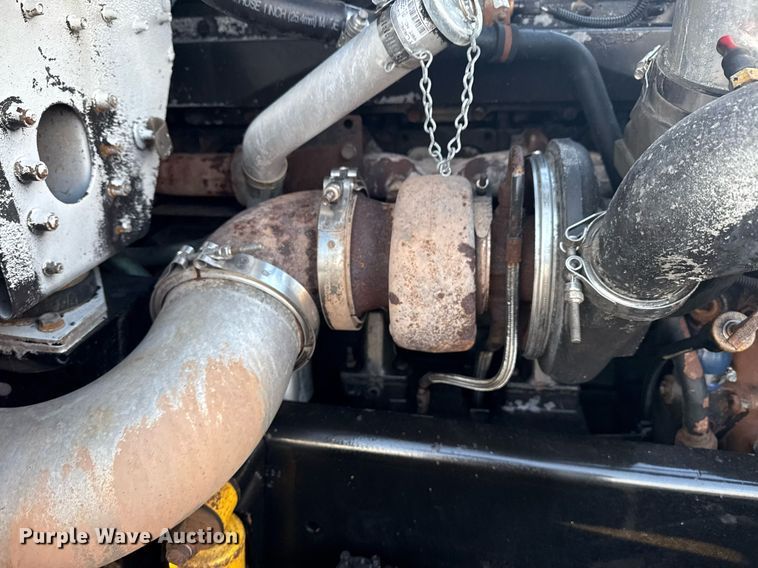 image for item EG6064 2000 Freightliner FLD semi truck