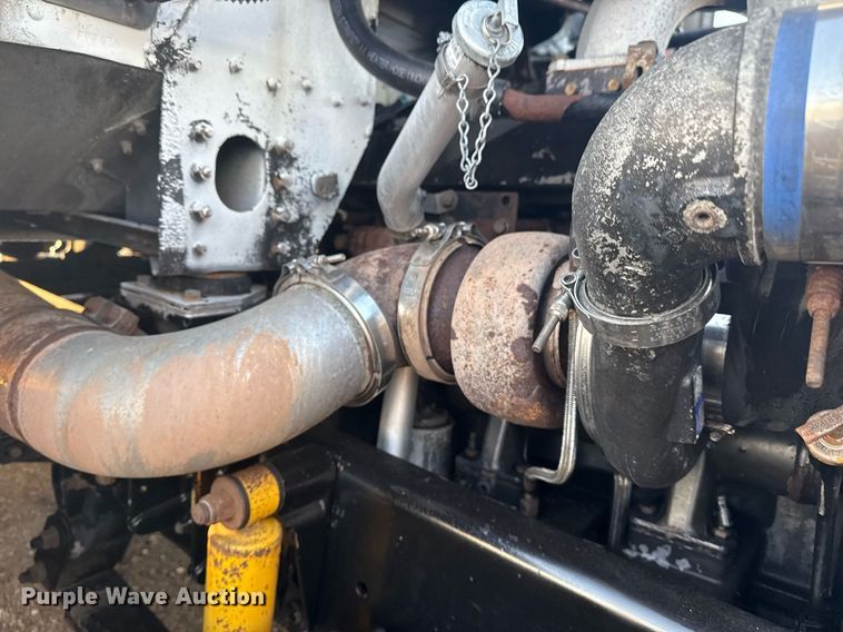 image for item EG6064 2000 Freightliner FLD semi truck