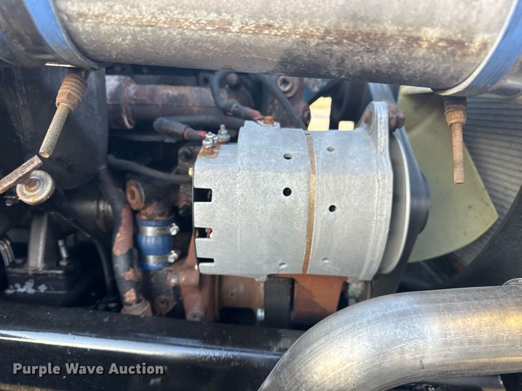 image for item EG6064 2000 Freightliner FLD semi truck