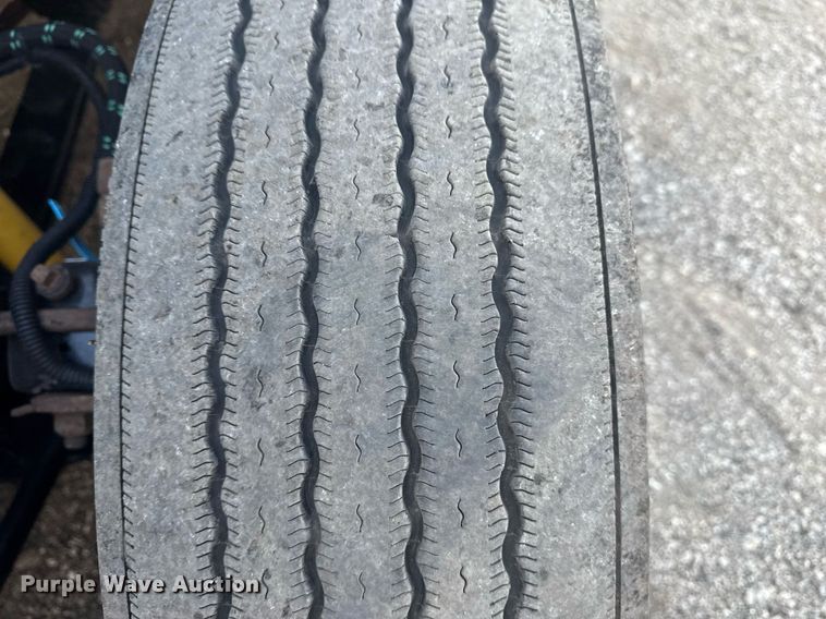 image for item EG6064 2000 Freightliner FLD semi truck