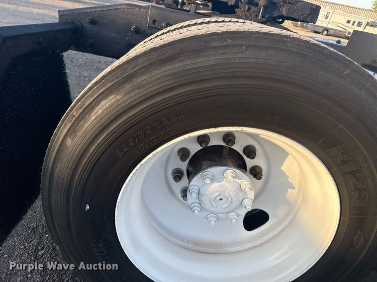 image for item EG6064 2000 Freightliner FLD semi truck