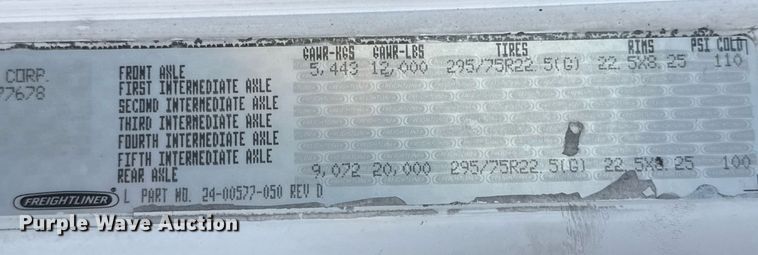 image for item EG6064 2000 Freightliner FLD semi truck